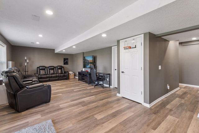 254 Jaspers Circle S, Chaska, MN 55318