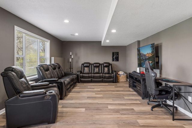 254 Jaspers Circle S, Chaska, MN 55318