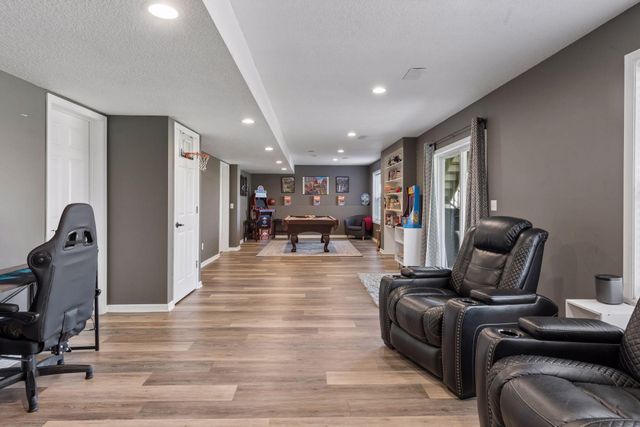 254 Jaspers Circle S, Chaska, MN 55318