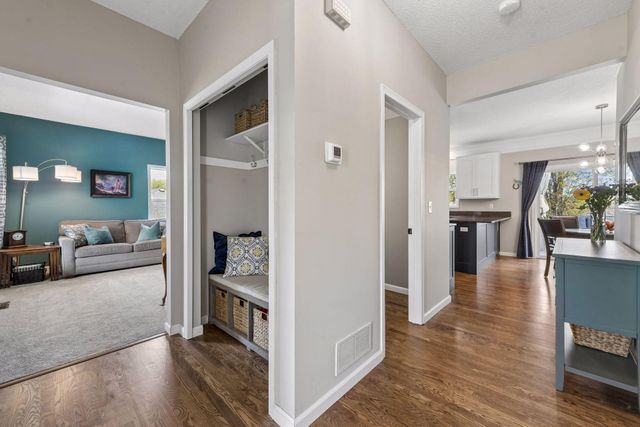 254 Jaspers Circle S, Chaska, MN 55318
