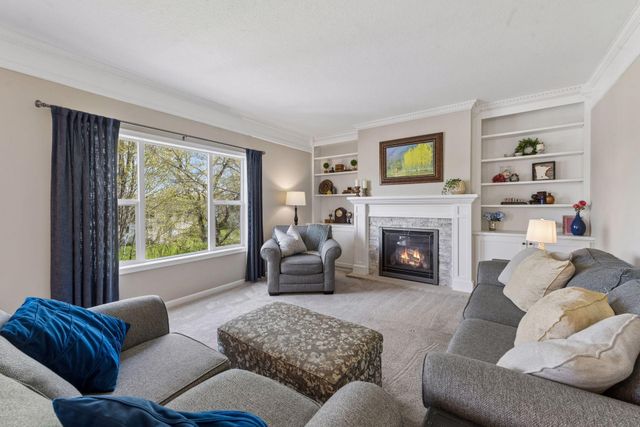 254 Jaspers Circle S, Chaska, MN 55318