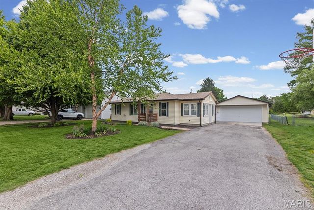 1512 Columbia Road, Dupo, IL 62239