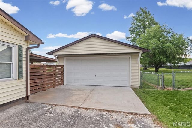 1512 Columbia Road, Dupo, IL 62239