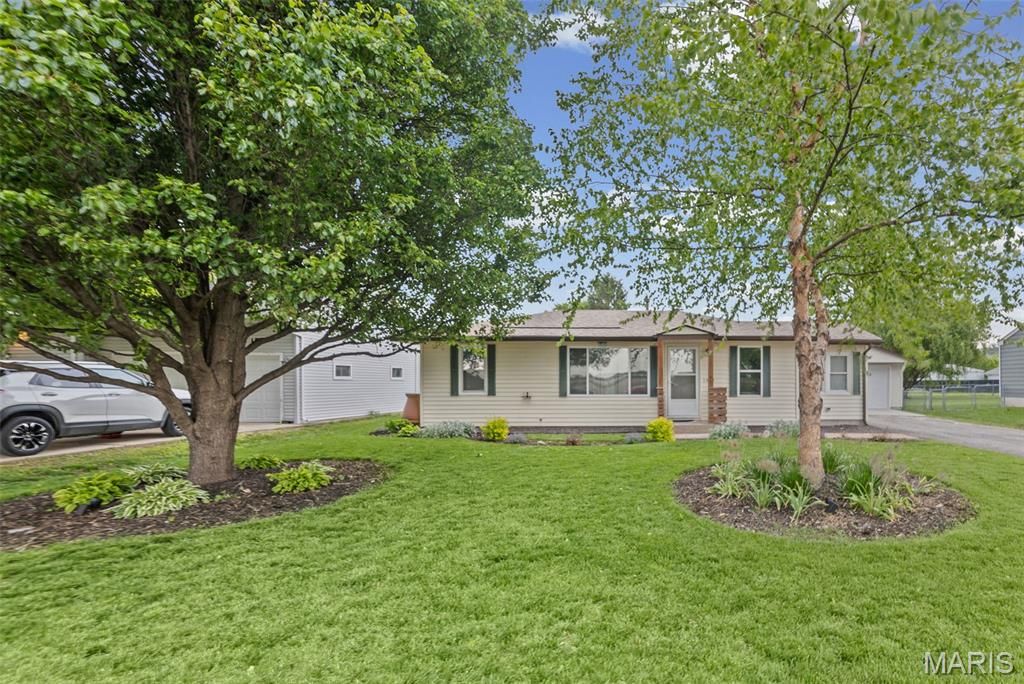 1512 Columbia Road, Dupo, IL 62239