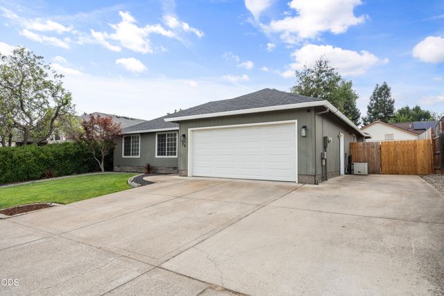 79 Osprey Drive, Eagle Point, OR 97524