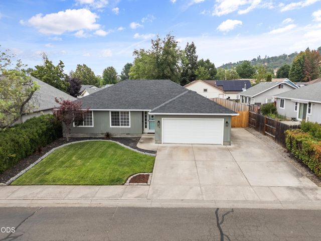 79 Osprey Drive, Eagle Point, OR 97524