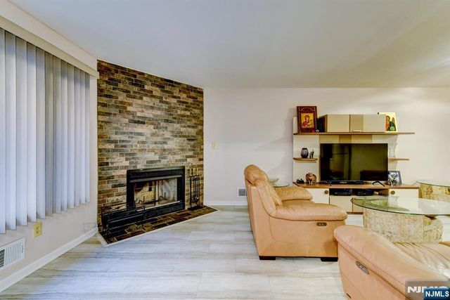 6 Hansen 6, Wayne, NJ 07470