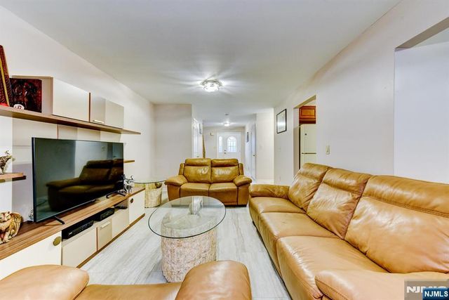 6 Hansen 6, Wayne, NJ 07470