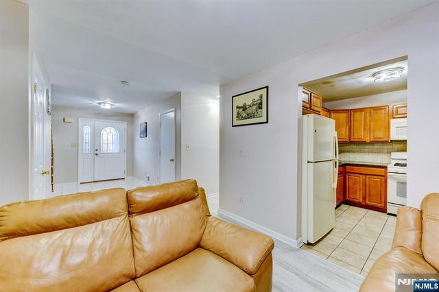 6 Hansen 6, Wayne, NJ 07470