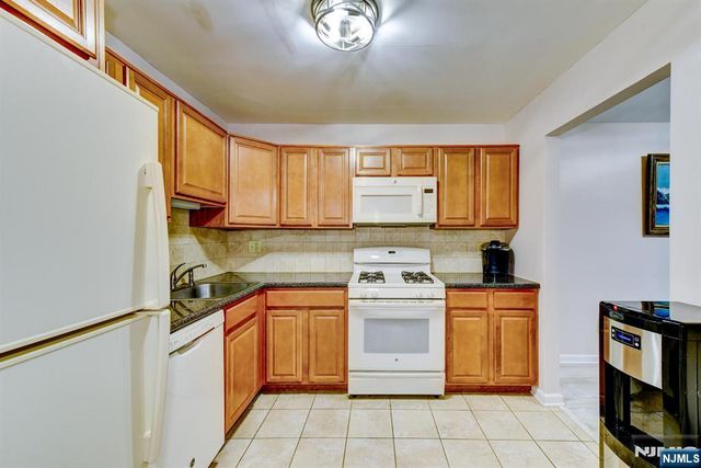 6 Hansen 6, Wayne, NJ 07470