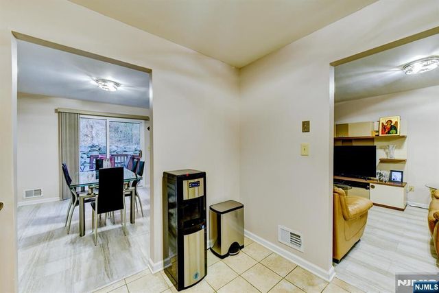 6 Hansen 6, Wayne, NJ 07470