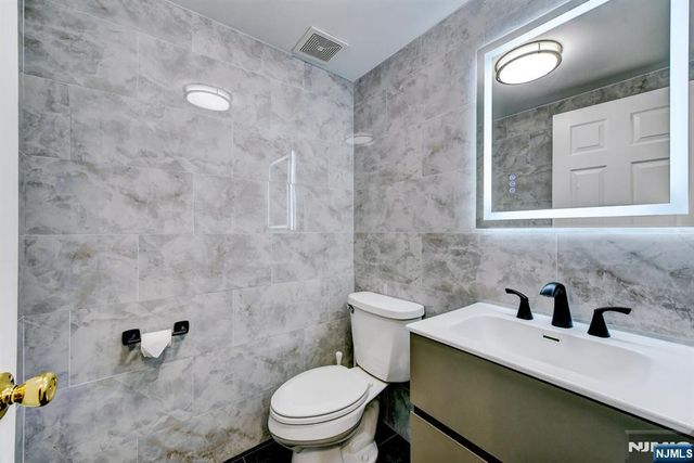 6 Hansen 6, Wayne, NJ 07470