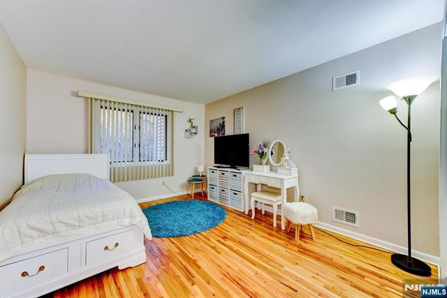 6 Hansen 6, Wayne, NJ 07470