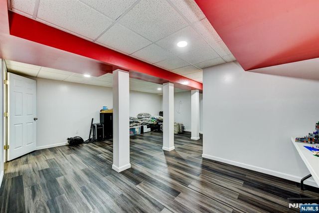 6 Hansen 6, Wayne, NJ 07470