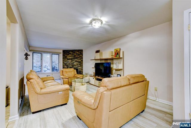 6 Hansen 6, Wayne, NJ 07470