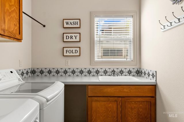 1215 N Macaile, Eagle, ID 83616