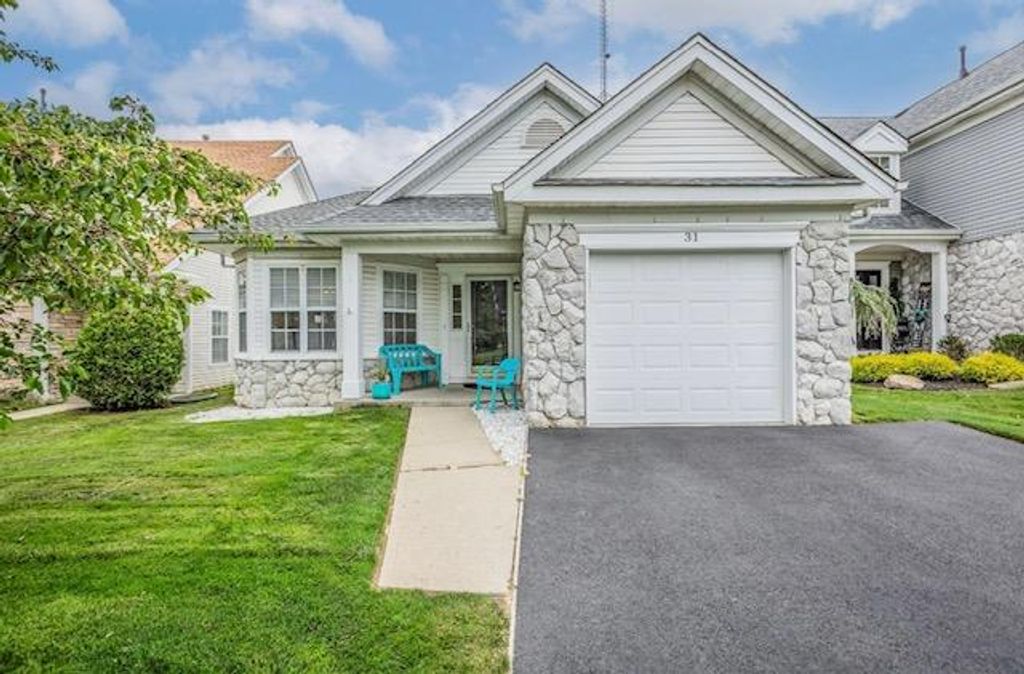 31 Perri Circle, Middle Island, NY 11953