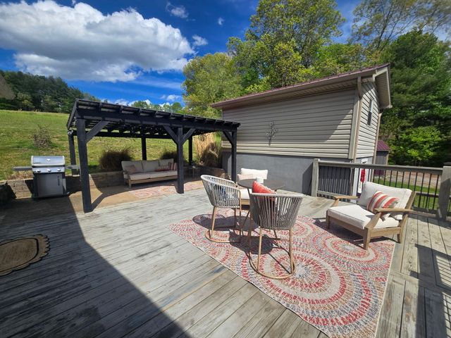 4003 Webbs Mill RD NW, Riner, VA 24149