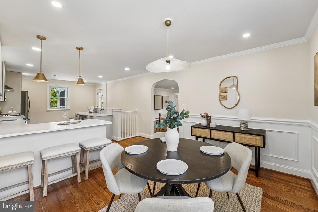 Image 10 of property listing at 3045 SAINT JOHNS LN, Ellicott City, MD 21042