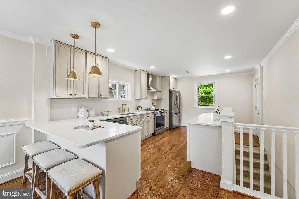 Image 11 of property listing at 3045 SAINT JOHNS LN, Ellicott City, MD 21042