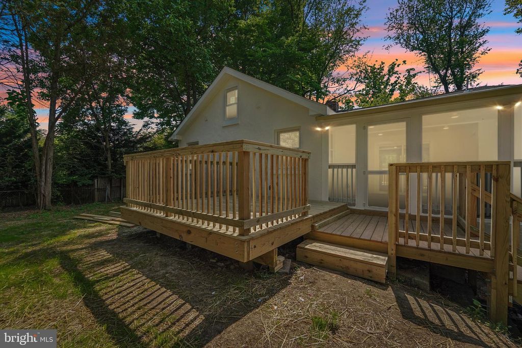 Image 2 of property listing at 3045 SAINT JOHNS LN, Ellicott City, MD 21042