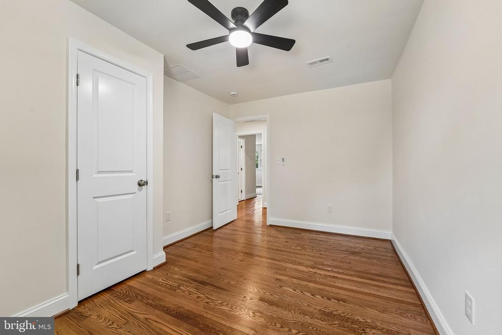 Image 20 of property listing at 3045 SAINT JOHNS LN, Ellicott City, MD 21042