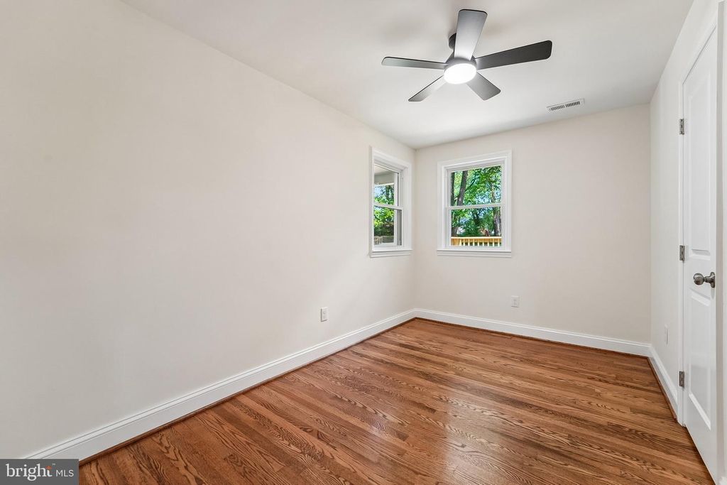 Image 21 of property listing at 3045 SAINT JOHNS LN, Ellicott City, MD 21042