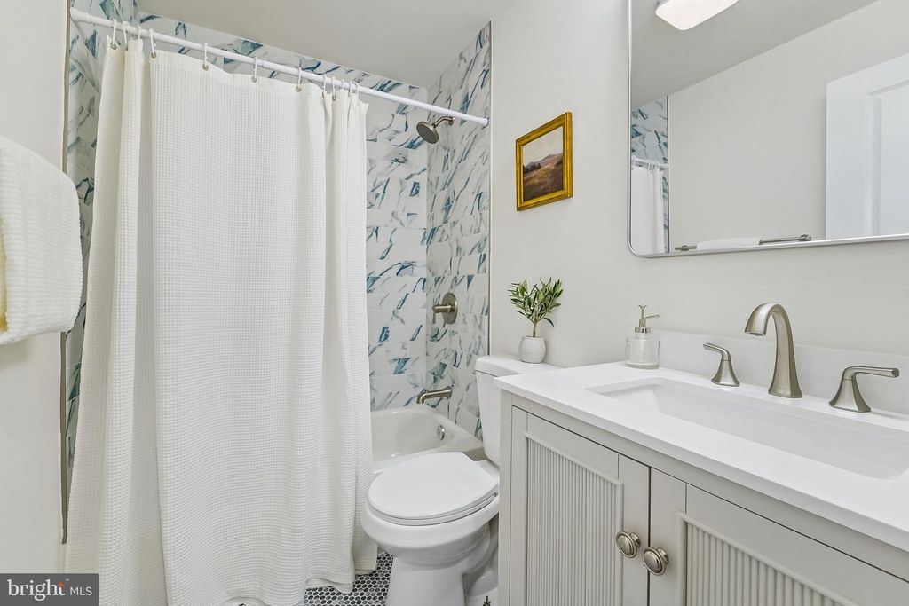 Image 22 of property listing at 3045 SAINT JOHNS LN, Ellicott City, MD 21042