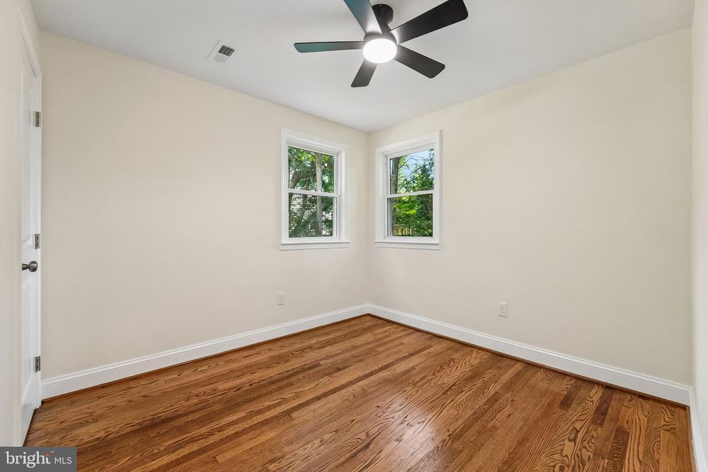 Image 23 of property listing at 3045 SAINT JOHNS LN, Ellicott City, MD 21042