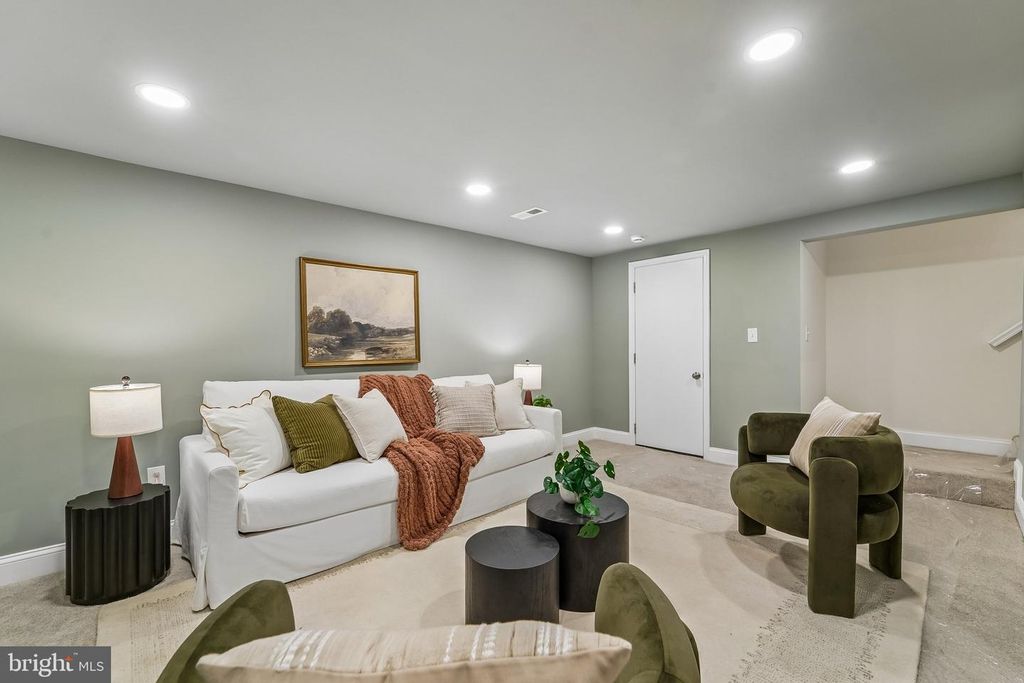 Image 25 of property listing at 3045 SAINT JOHNS LN, Ellicott City, MD 21042