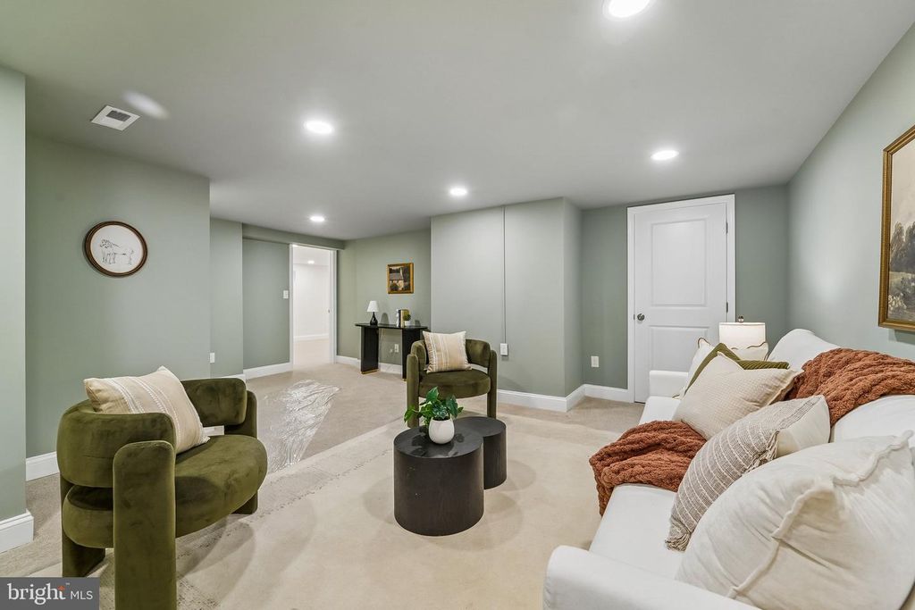 Image 26 of property listing at 3045 SAINT JOHNS LN, Ellicott City, MD 21042