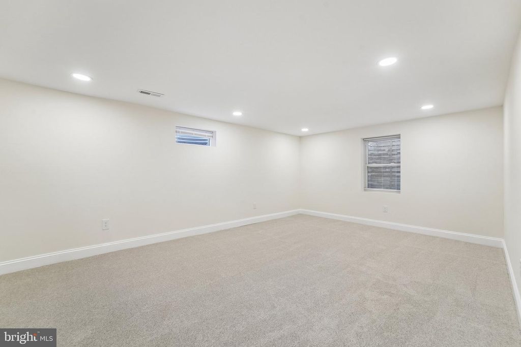 Image 27 of property listing at 3045 SAINT JOHNS LN, Ellicott City, MD 21042