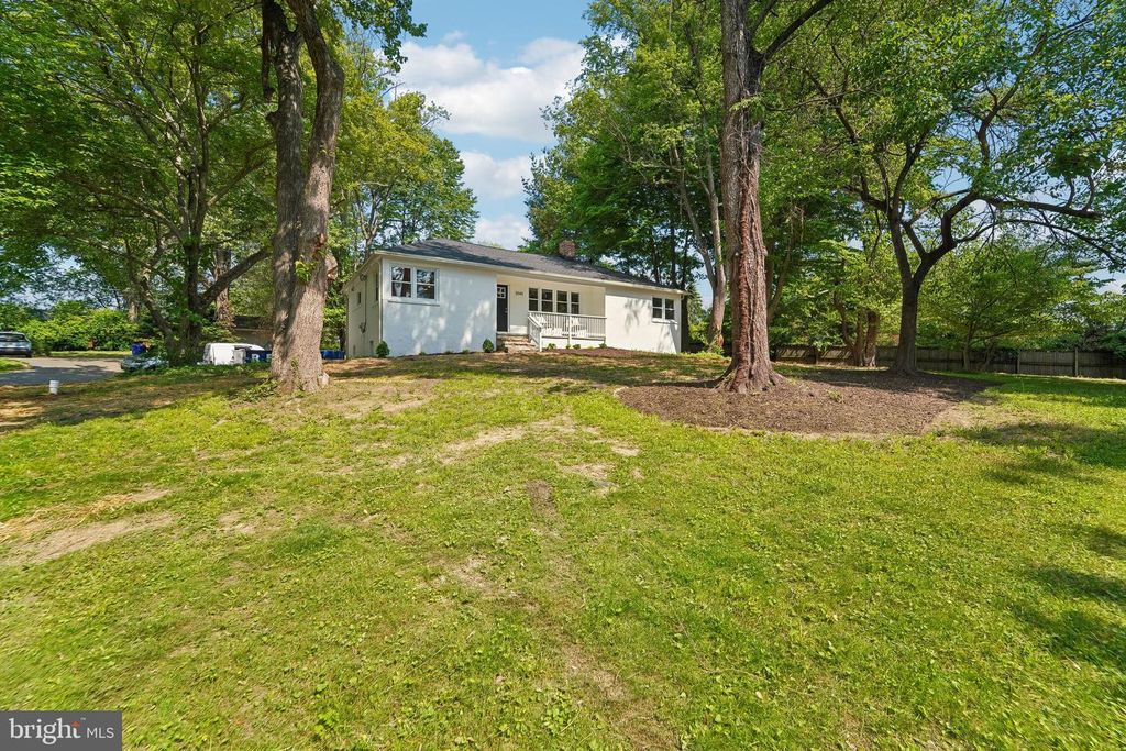 Image 33 of property listing at 3045 SAINT JOHNS LN, Ellicott City, MD 21042
