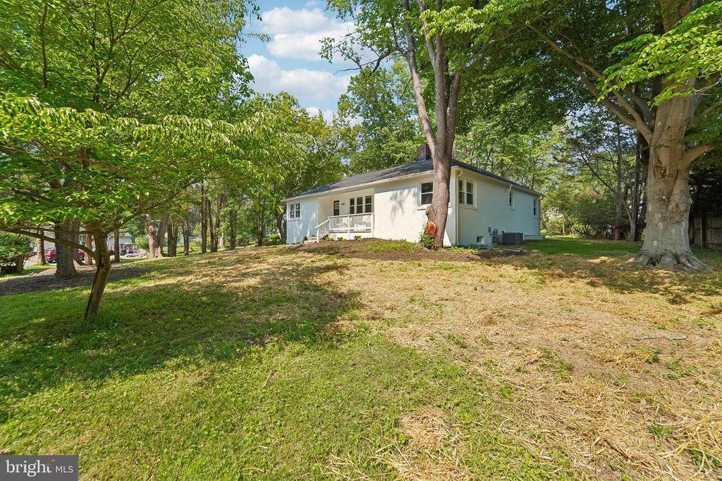Image 34 of property listing at 3045 SAINT JOHNS LN, Ellicott City, MD 21042