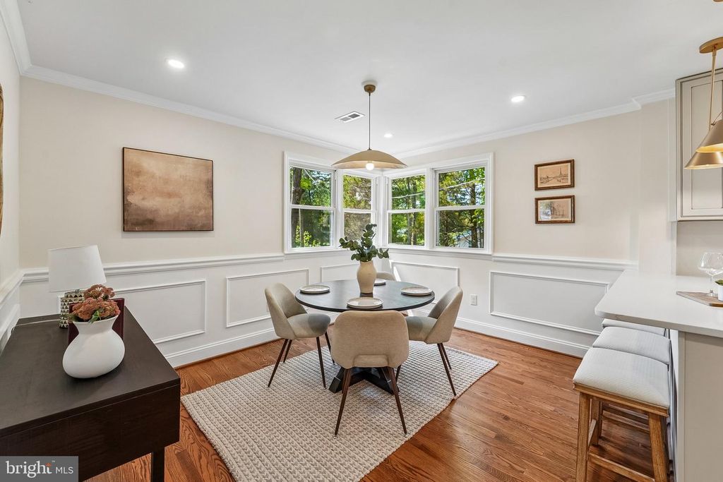 Image 9 of property listing at 3045 SAINT JOHNS LN, Ellicott City, MD 21042