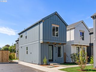 4370 Ne Going St 12, Portland, OR 97218