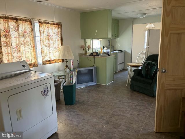 6427 BACK CREEK RD, High View, WV 26808