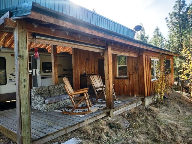 1733 Old CC Rd, Addy, WA 99101 property photo