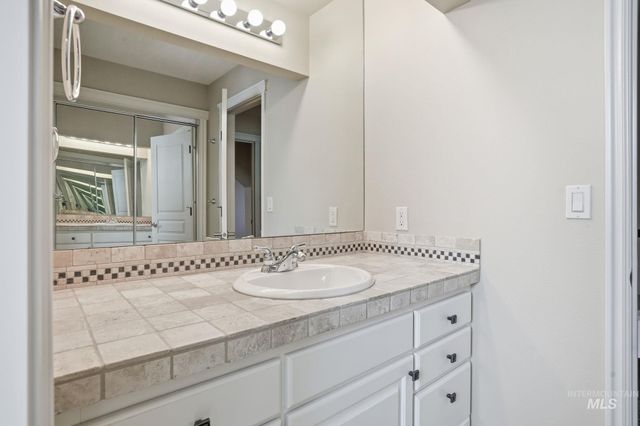 1007 W Oakhampton Drive, Eagle, ID 83616