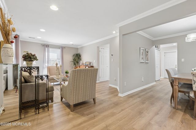 8 Dickenson Court, Freehold, NJ 07728