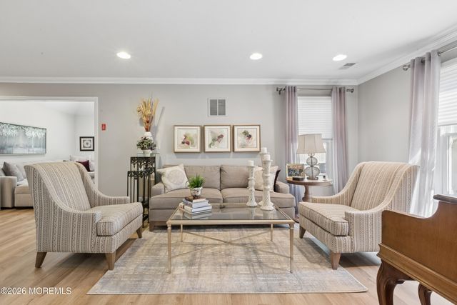 8 Dickenson Court, Freehold, NJ 07728
