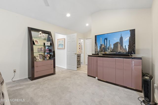 8 Dickenson Court, Freehold, NJ 07728