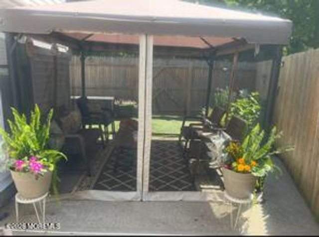 8 Dickenson Court, Freehold, NJ 07728