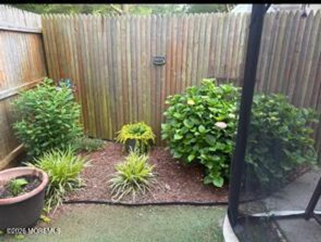 8 Dickenson Court, Freehold, NJ 07728