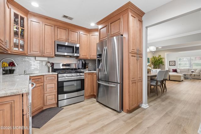8 Dickenson Court, Freehold, NJ 07728