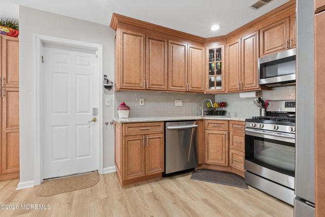 8 Dickenson Court, Freehold, NJ 07728