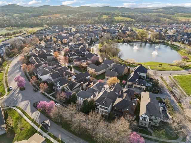 2912 Americus Dr, Thompsons Station, TN 37179