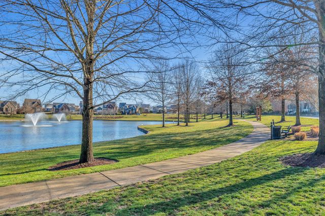 2912 Americus Dr, Thompsons Station, TN 37179