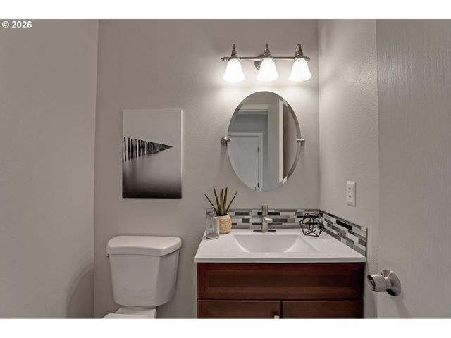 17516 Nw BERNARD Pl, Beaverton, OR 97006