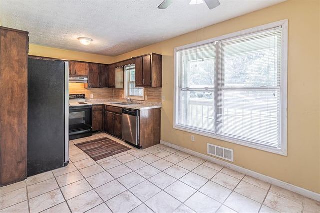 950 Doeskin Drive NW, Conyers, GA 30012
